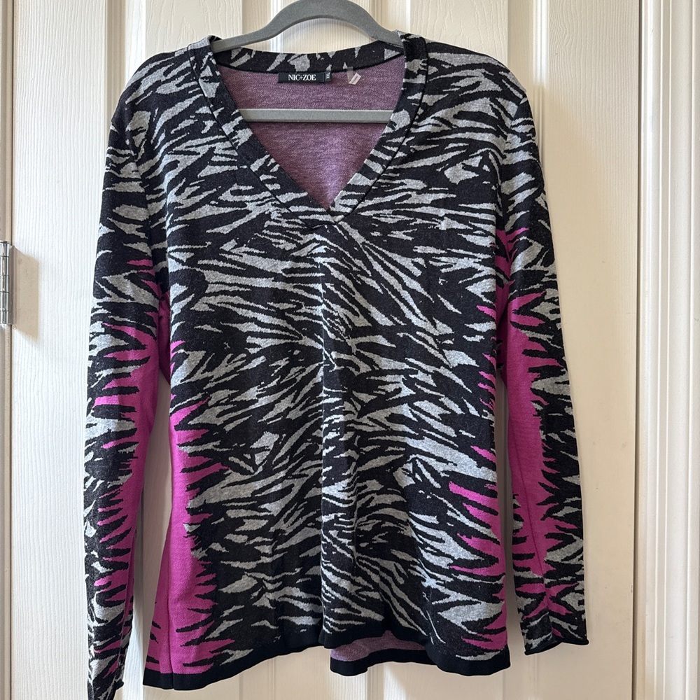 NIC+ZOE | Zebra Print | V-Neck Long Sleeve Top | Black and Pink | Women’s XXL